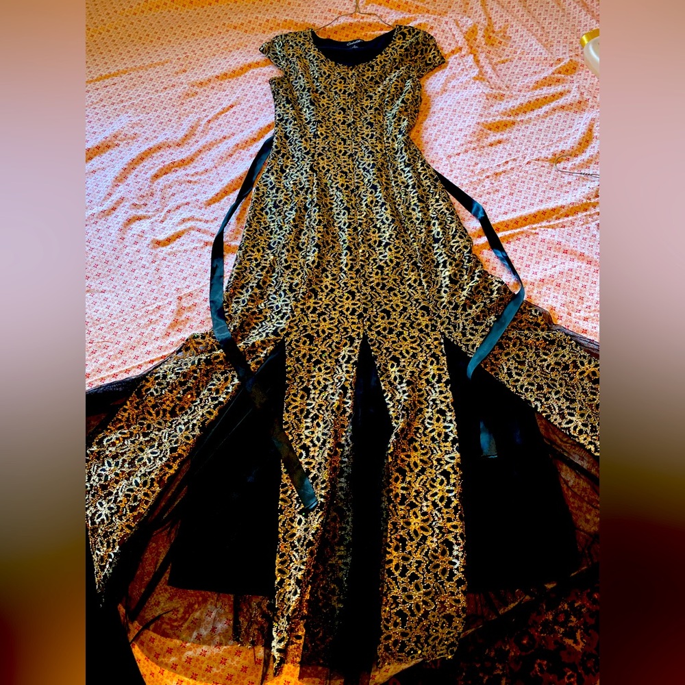 Danceym dress. Women beautiful gold and black color. For parties.